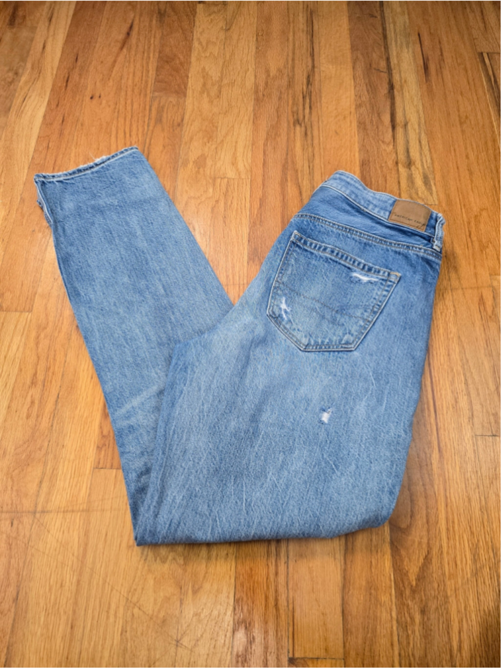 Women's American Eagle Mom Jeans Size 8 Blue Distressed Straight Leg - Picture 3 of 6
